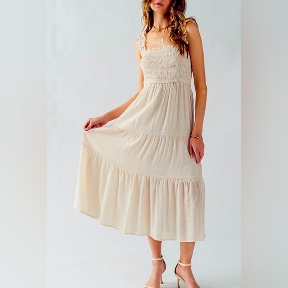 Love Tree Dresses & Skirts - Love Tree Smocked Bodice Midi Dress in Beige. Size Small